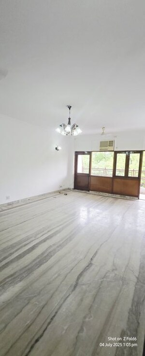 Room in 4 BHK Builder Floor at Sarvodaya Enclave – for Rent