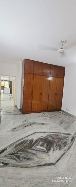 Room in 4 BHK Builder Floor at Sarvodaya Enclave – for Rent