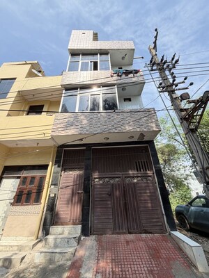 1 BHK Independent House For Sale in New Palam Vihar Phase 1