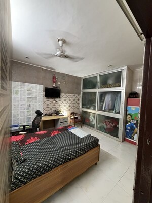 Room in 1 BHK Independent House at New Palam Vihar Phase 1 – for Sale