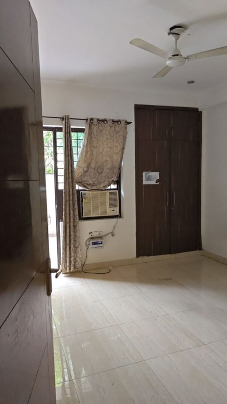 Room, unitech-uniworld-gardens-2 2 Bedroom 973 Sq.Ft. Apartment In Sector 47 Gurgaon 10761006
