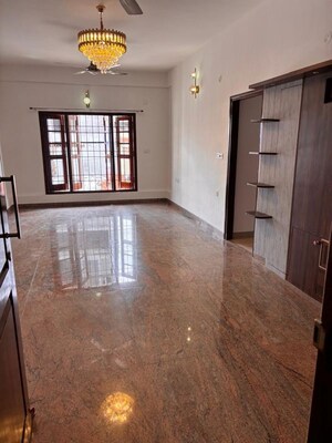 Room in 3 BHK Builder Floor at Cox Town – for Rent