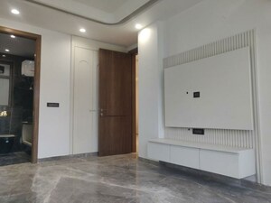 Room in 2 BHK Builder Floor at Sector 43 – for Rent