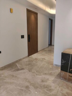 Room in 2 BHK Builder Floor at Sector 43 – for Rent