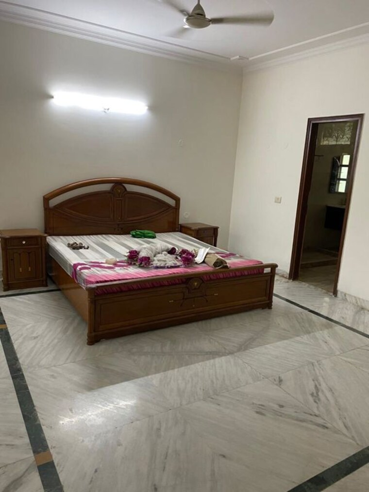 Bedroom, sector 43 2 Bedroom 185 Sq.Yd. Builder Floor In Sector 43 Gurgaon 10761011