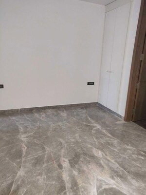 Room in 2 BHK Builder Floor at Sector 43 – for Rent