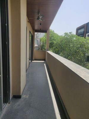Balcony in 2 BHK Builder Floor at Sector 43 – for Rent