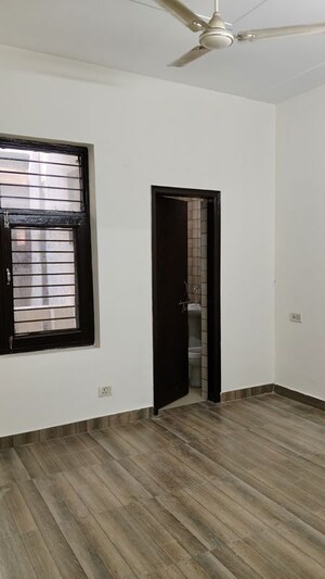 Room in 3 BHK Builder Floor at Spring Field, Sector 31 – for Sale
