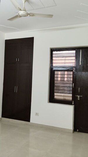 Room in 3 BHK Builder Floor at Spring Field, Sector 31 – for Sale