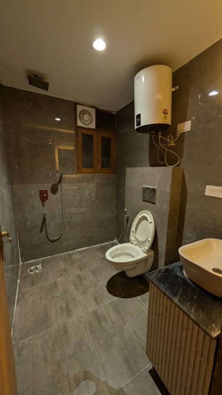 Bathroom, saket 2 Bedroom 1050 Sq.Ft. Builder Floor In Saket Delhi 10761016