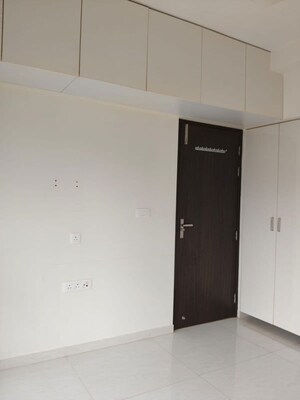 Room in 2 BHK Apartment at Navghar Purvarang CHS, Mulund East – for Rent
