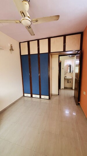 Room in 2 BHK Apartment at Marathon Cosmos, Mulund West – for Rent