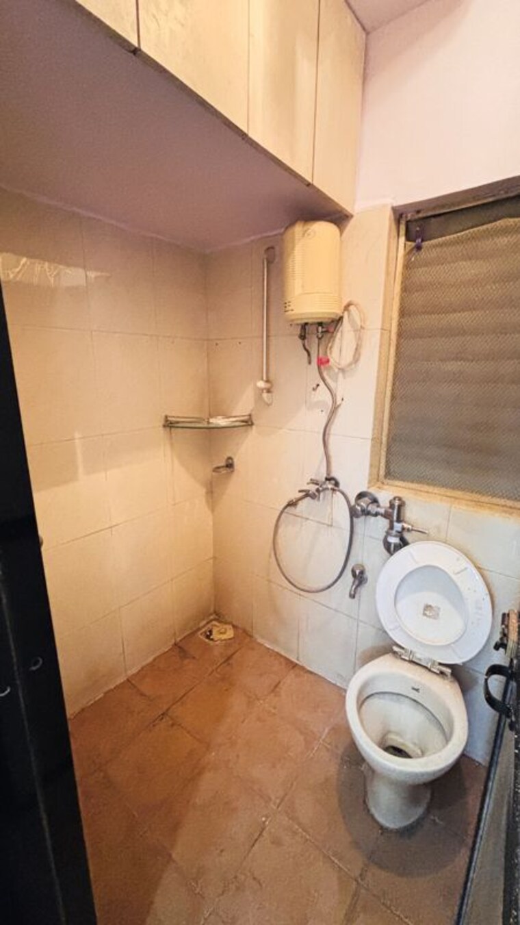 Bathroom, marathon-cosmos 2 Bedroom 900 Sq.Ft. Apartment In Mulund West Mumbai 10750252