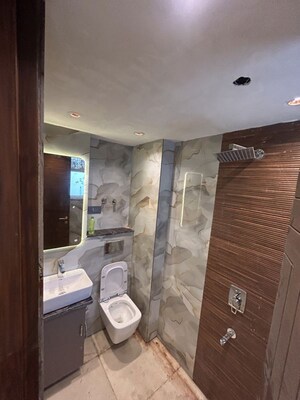 Furnished Amenities in 3 BHK Builder Floor at Saket – for Rent