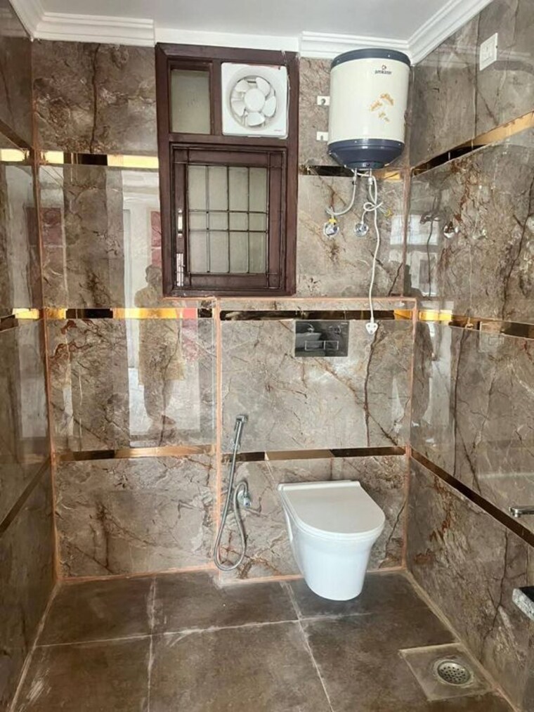 Bathroom, saket 2 Bedroom 1200 Sq.Ft. Builder Floor In Saket Delhi 10761036