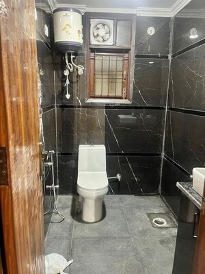 Attached Bathroom in 2 BHK Builder Floor at Saket – for Rent