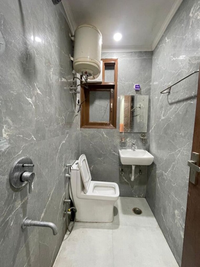 Bathroom, saket 2 Bedroom 1020 Sq.Ft. Builder Floor In Saket Delhi 10761048