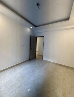 Room in 2 BHK Apartment at Nimbus Express Park View - II, Chi V Greater Noida – for Rent