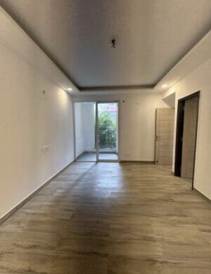 Room in 2 BHK Apartment at Nimbus Express Park View - II, Chi V Greater Noida – for Rent