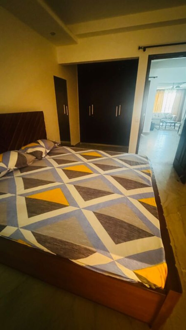Bedroom, safdarjung development area 3 Bedroom 300 Sq.Yd. Builder Floor In Safdarjung Development Area Delhi 10761049