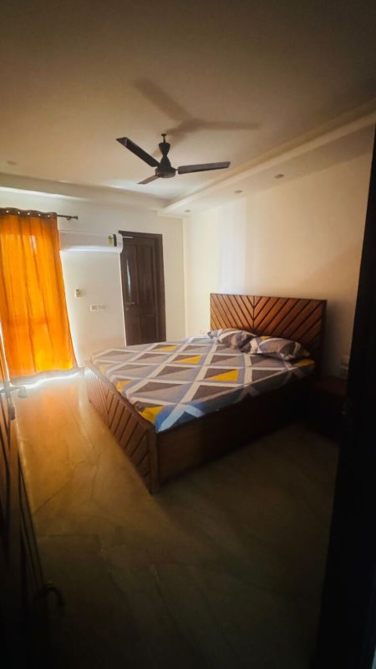 Bedroom, safdarjung development area 3 Bedroom 300 Sq.Yd. Builder Floor In Safdarjung Development Area Delhi 10761049