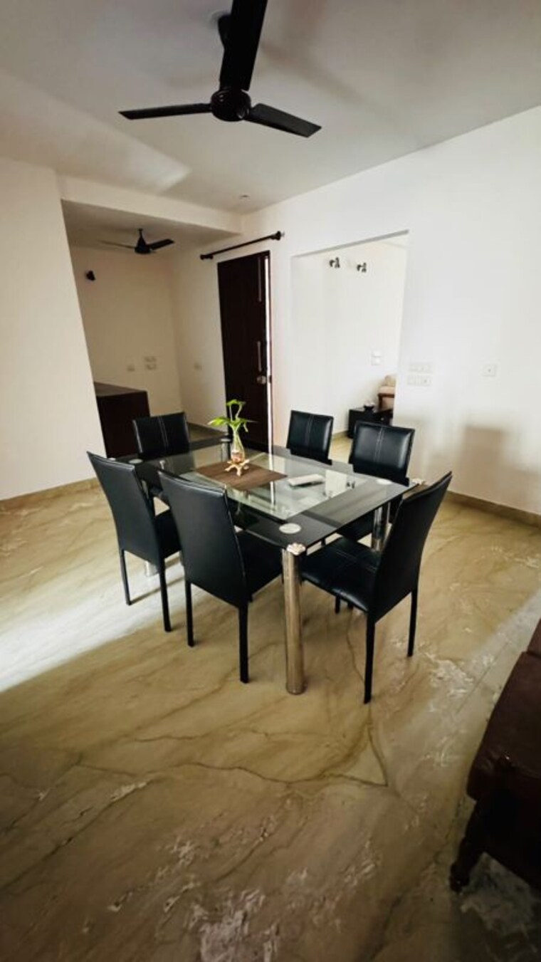 Room, safdarjung development area 3 Bedroom 300 Sq.Yd. Builder Floor In Safdarjung Development Area Delhi 10761049