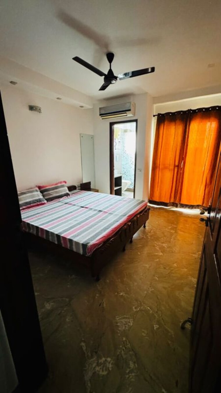 Bedroom, safdarjung development area 3 Bedroom 300 Sq.Yd. Builder Floor In Safdarjung Development Area Delhi 10761049