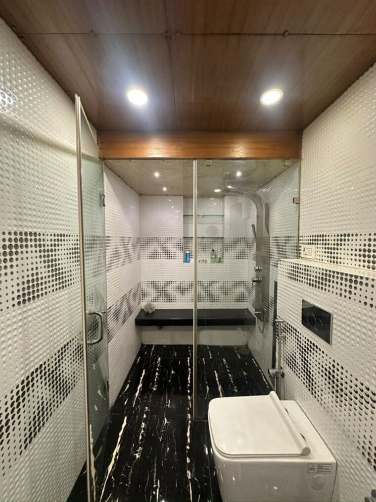 Attached Bathroom, sector 6 dwarka 5 Bedroom 5000 Sq.Ft. Apartment In Sector 6 Dwarka Delhi 10761068