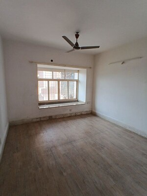 Room in 3 BHK Apartment at Lokhandwala Whispering Palms, Kandivali East – for Sale
