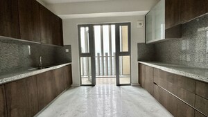 Room in 4 BHK Apartment at Piramal Aranya, Byculla – for Rent