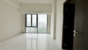 Room in 4 BHK Apartment at Piramal Aranya, Byculla – for Rent