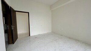 Room in 4 BHK Apartment at Piramal Aranya, Byculla – for Rent