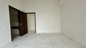 Room in 4 BHK Apartment at Piramal Aranya, Byculla – for Rent