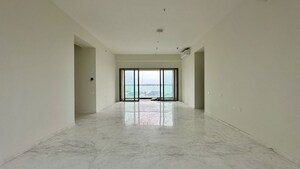 Room in 4 BHK Apartment at Piramal Aranya, Byculla – for Rent