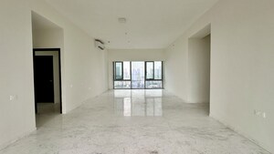 Room in 4 BHK Apartment at Piramal Aranya, Byculla – for Rent