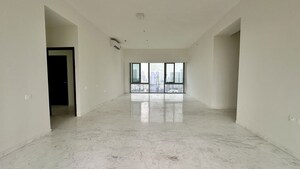 Room in 4 BHK Apartment at Piramal Aranya, Byculla – for Rent