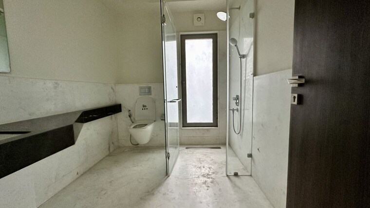 Bathroom, piramal-aranya 4 Bedroom 2650 Sq.Ft. Apartment In Byculla Mumbai 10760779