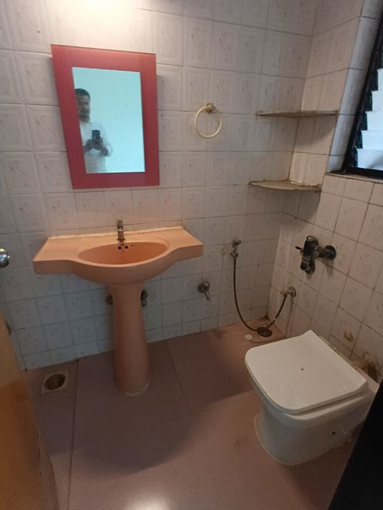 Bathroom, lokhandwala-whispering-palms 3 Bedroom 1165 Sq.Ft. Apartment In Kandivali East Mumbai 10761083