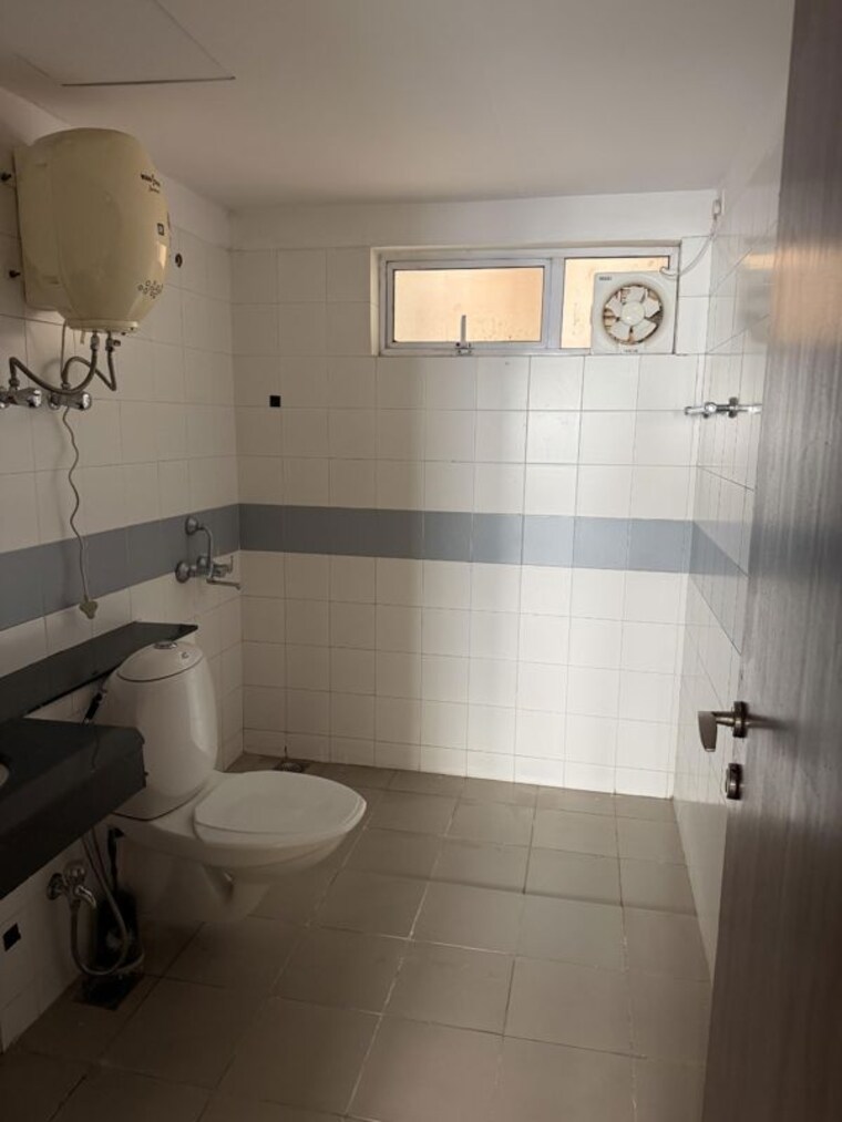 Bathroom, vatika-city 3 Bedroom 1603 Sq.Ft. Apartment In Sector 49 Gurgaon 10761059