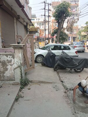 Parking in 2 BHK Builder Floor at Vaishali Sector 5 – for Rent