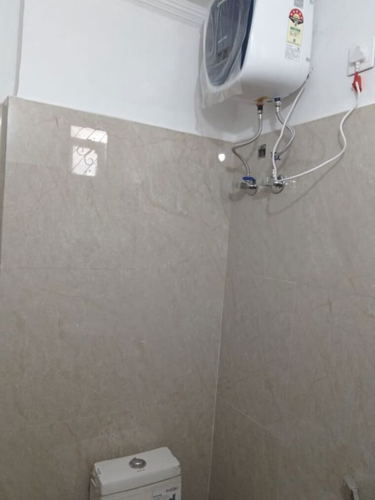 Bathroom, vaishali sector 5 2 Bedroom 900 Sq.Ft. Builder Floor In Vaishali Sector 5 Ghaziabad 10761137