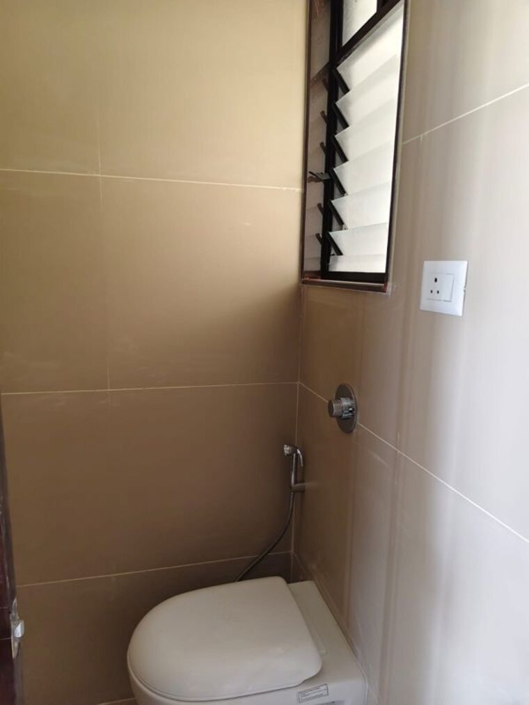 Bathroom, kiran-swastik 3 Bedroom 952 Sq.Ft. Apartment In Sus Pune 10761138