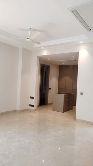 Room in 4 BHK Builder Floor at Vasant Vihar – for Rent