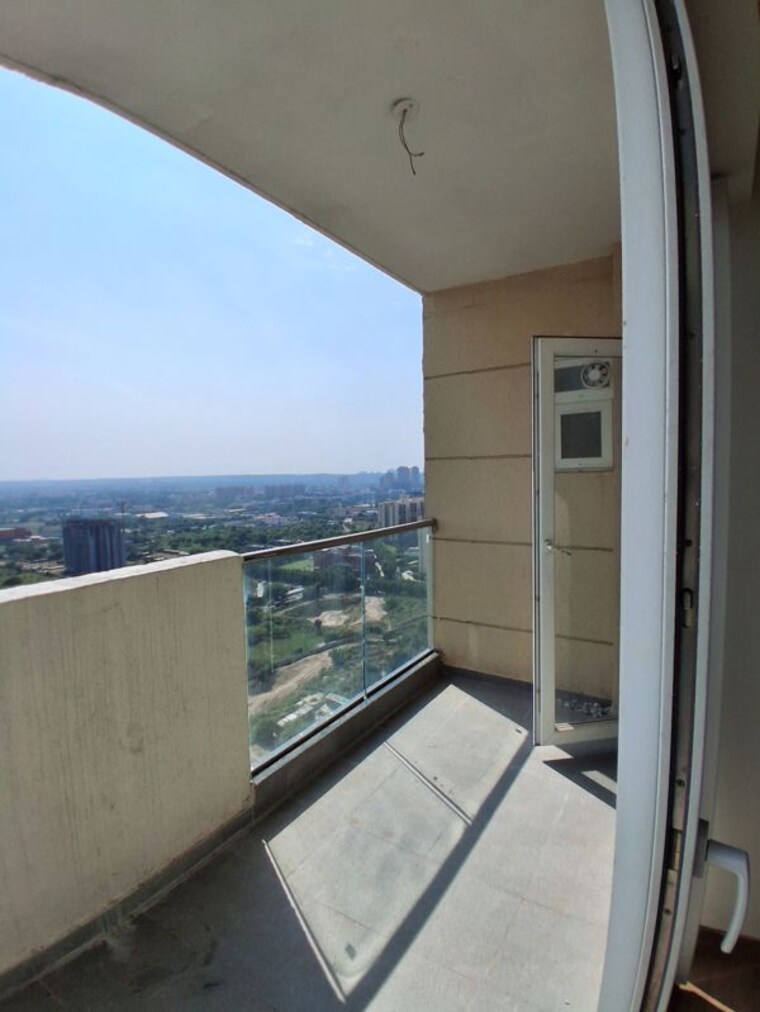 Kitchen, tulip-yellow 3 Bedroom 1704 Sq.Ft. Apartment In Sector 69 Gurgaon 10761096
