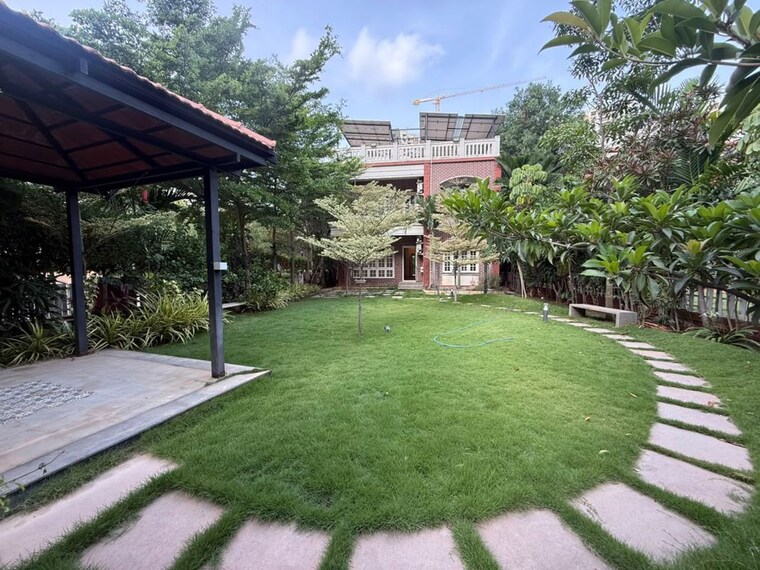 Garden, prestige-lakeside-habitat 5 Bedroom 6770 Sq.Ft. Villa In Varthur Bangalore 10761174