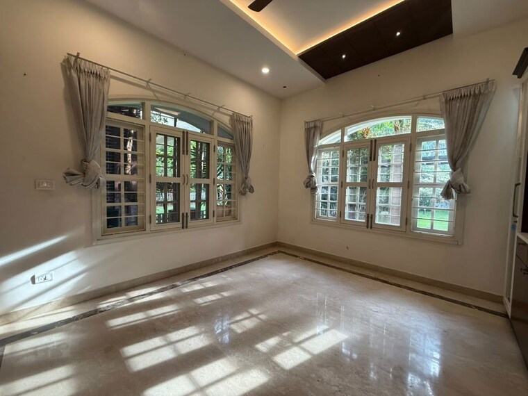  Parking, prestige-lakeside-habitat 5 Bedroom 6770 Sq.Ft. Villa In Varthur Bangalore 10761174