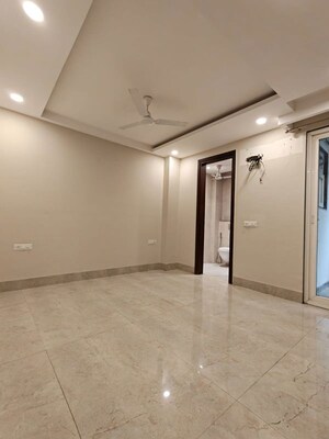 Room in 3 BHK Builder Floor at Uppal Southend, Sector 49 – for Rent