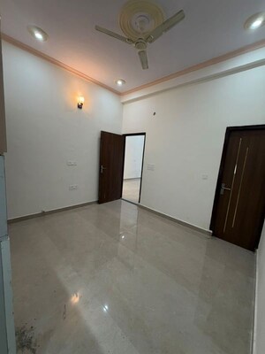 Room in 1 BHK Villa at Gaur Yamuna City, Gaur Yamuna City – for Rent
