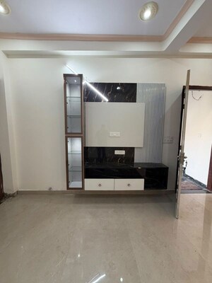Room in 1 BHK Villa at Gaur Yamuna City, Gaur Yamuna City – for Rent