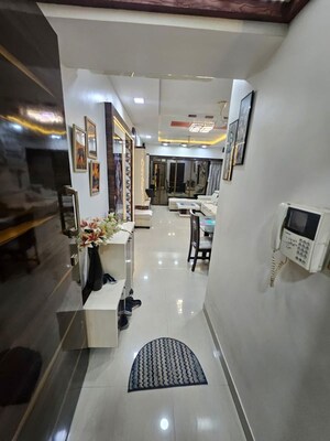 Living Room in 2.5 BHK Apartment at Lokhandwala Sapphire Heights, Kandivali East – for Sale